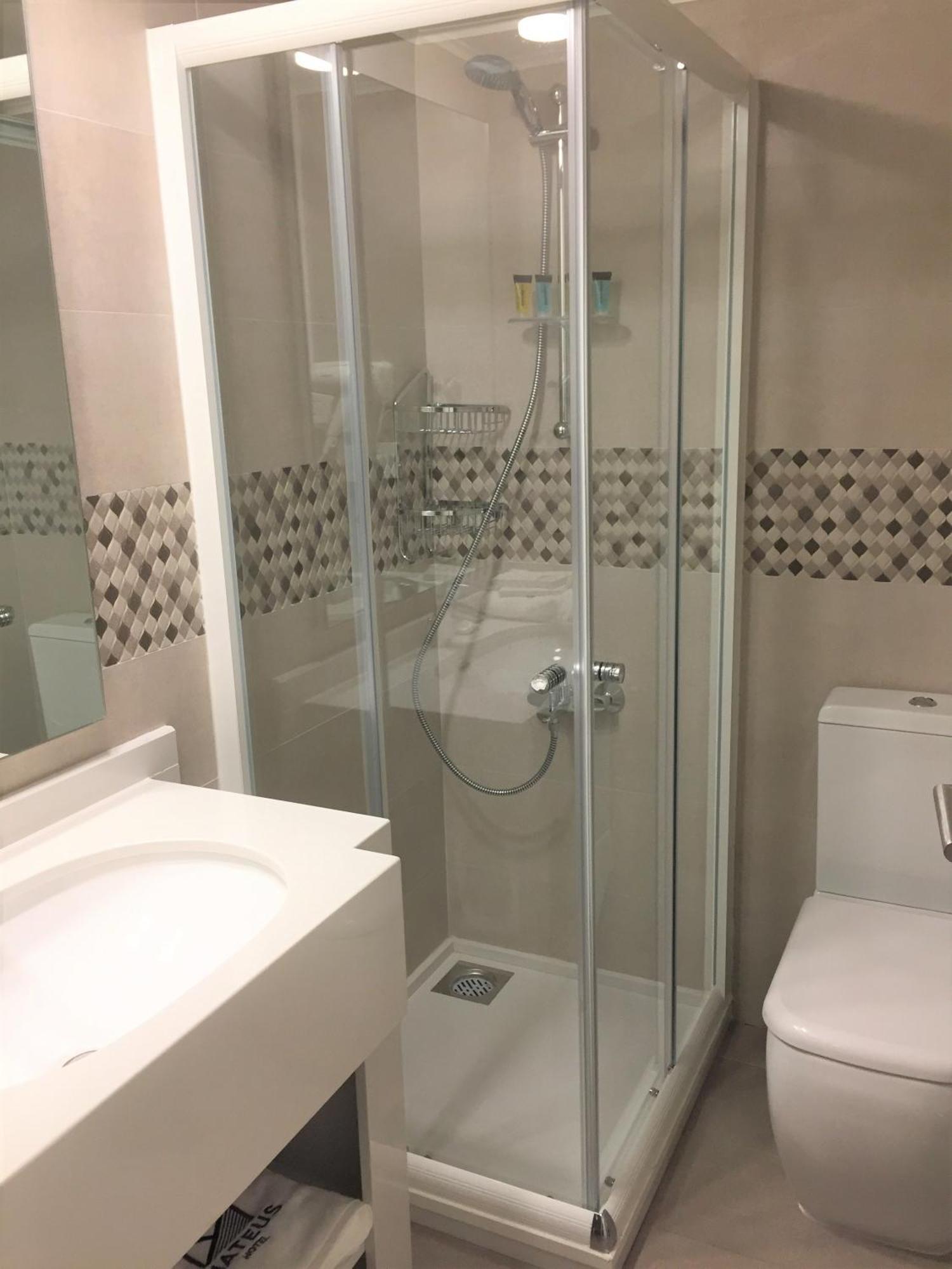 Mateus Hotel & Pool Jounieh Szoba fotó